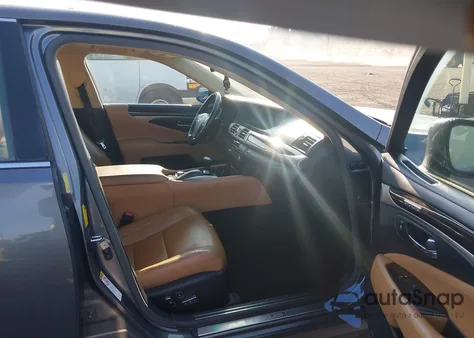 2013 Lexus Ls 460 z USA, uszkodzony, nr VIN JTHCL5EFXD5017779